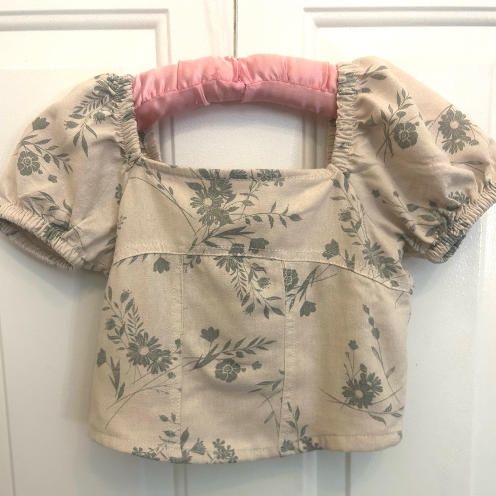 3/$30✨🌸KIDS Beautiful Floral Puff Sleeve Cropped Blouse 10/12 tween